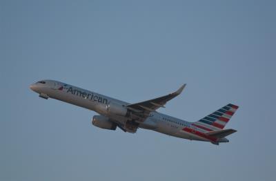 Image of aircraft registration N207UW - A 757-28A(WL) operated by American Airlines