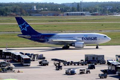 Photo of aircraft C-GTSF operated by Air Transat