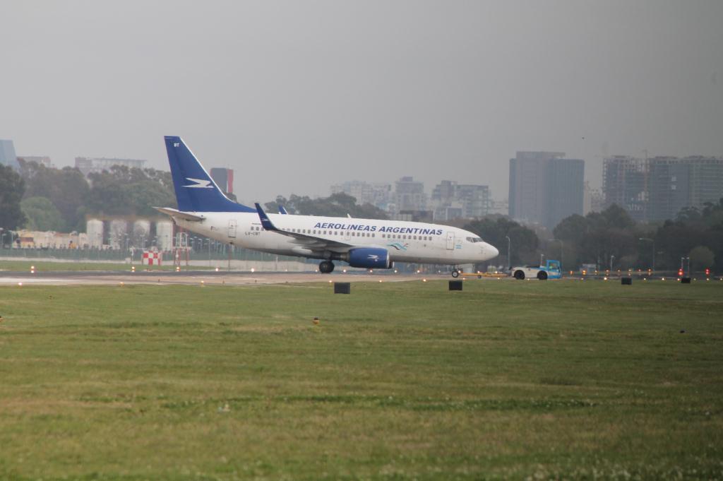 Photo of aircraft LV-CBT operated by Aerolineas Argentinas