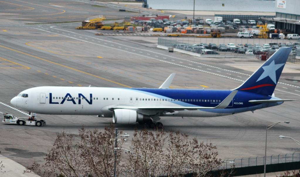 Photo of aircraft CC-CWG operated by LAN Airlines