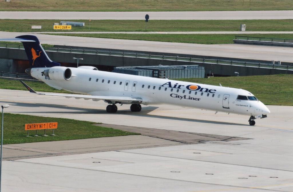 Photo of aircraft EI-DVT operated by Air One