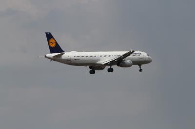 Image of aircraft registration D-AIRE - A A321-131 operated by Lufthansa