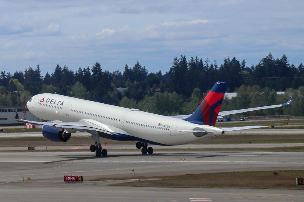 Photo of aircraft N405DX operated by Delta Air Lines