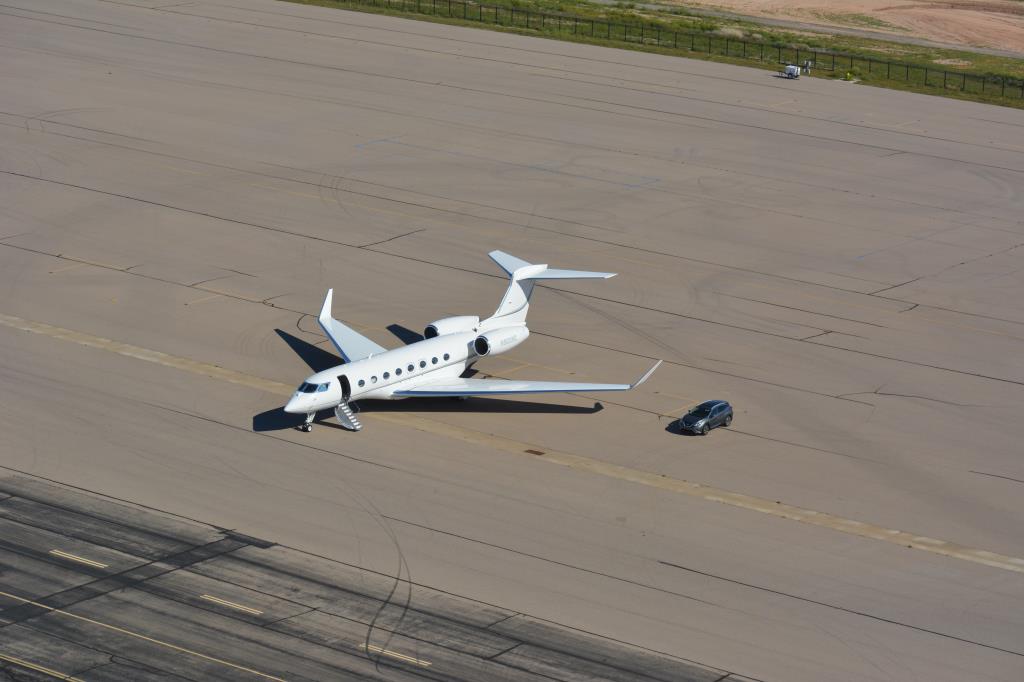 Photo of aircraft N900NC operated by News Corporation