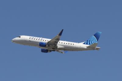 Photo of aircraft N616UX operated by United Express