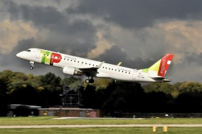 Image of aircraft registration CS-TPW - A ERJ-190-LR (ERJ-190-100 LR) operated by TAP Express
