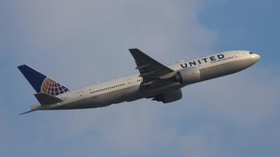 Photo of aircraft N76010 operated by United Airlines