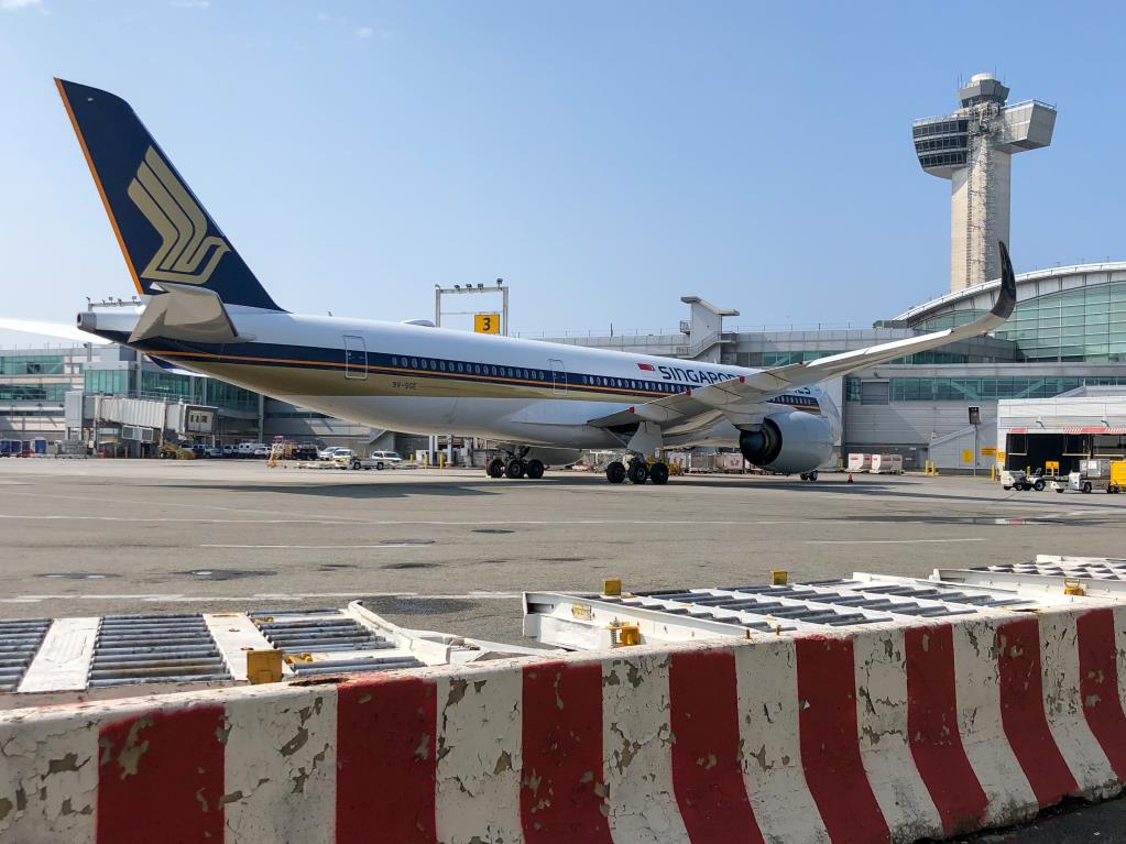 Photo of aircraft 9V-SGE operated by Singapore Airlines
