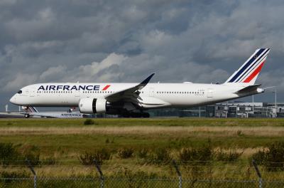 Photo of aircraft F-HTYG operated by Air France