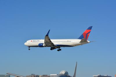 Image of aircraft registration N175DN - A 767-332(ER)(WL) operated by Delta Air Lines