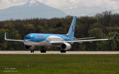 Image of aircraft registration G-BYAY - A 757-204 operated by Thomson Airways