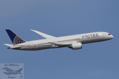 Photo of aircraft N26960 operated by United Airlines