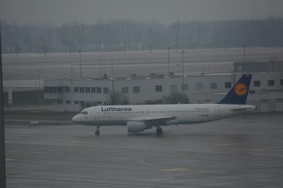 Image of aircraft registration D-AIZM - A A320-214 operated by Lufthansa