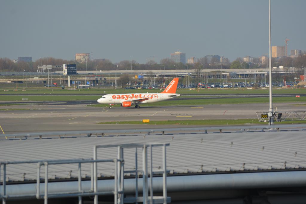 Photo of aircraft G-EZIX operated by easyJet