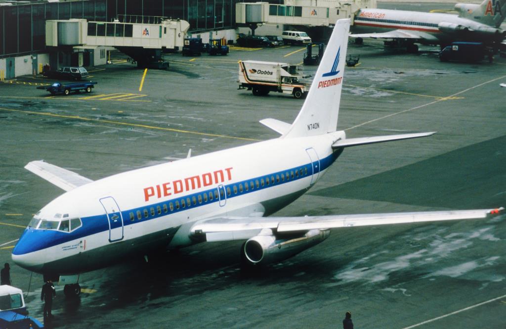 Photo of aircraft N740N operated by Piedmont Airlines