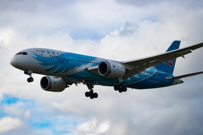 Photo of aircraft B-2725 operated by China Southern Airlines