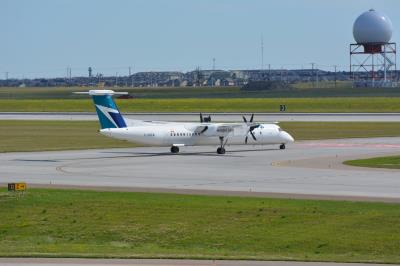 Photo of aircraft C-GDEW operated by WestJet Encore