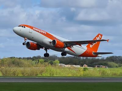 Photo of aircraft G-EZTV operated by easyJet