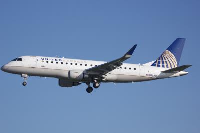 Photo of aircraft N208SY operated by United Express