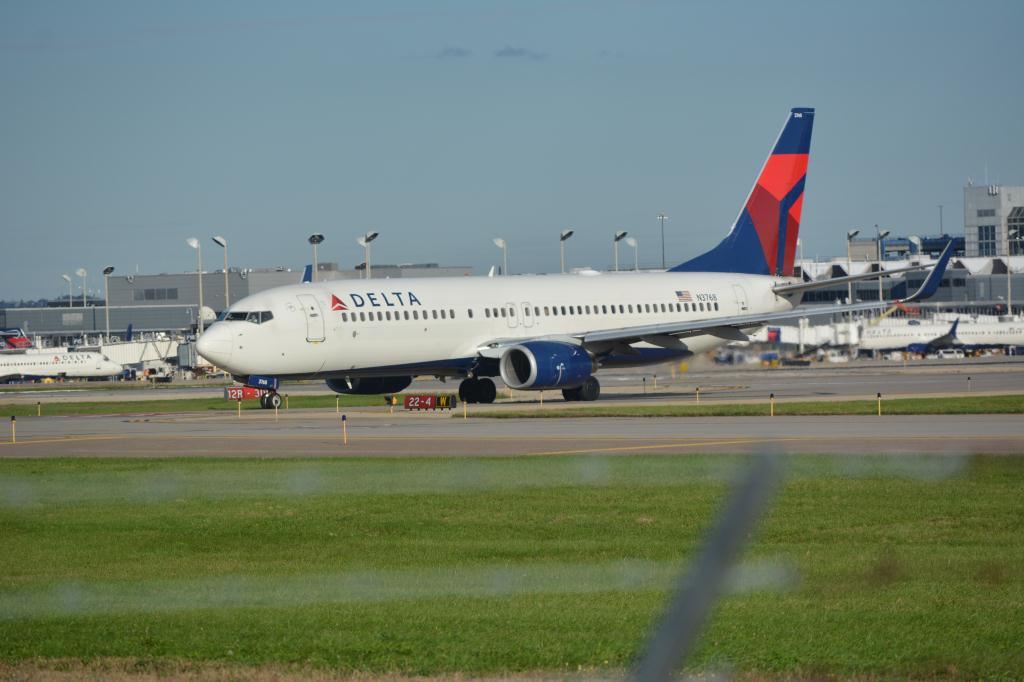 Photo of aircraft N3768 operated by Delta Air Lines