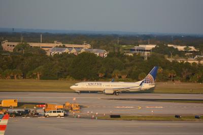 Photo of aircraft N33284 operated by United Airlines
