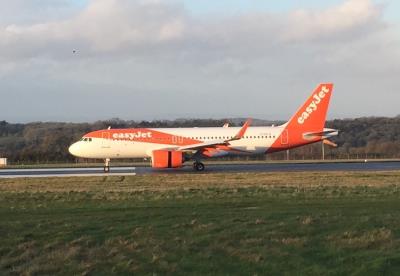 Photo of aircraft G-UZLA operated by easyJet