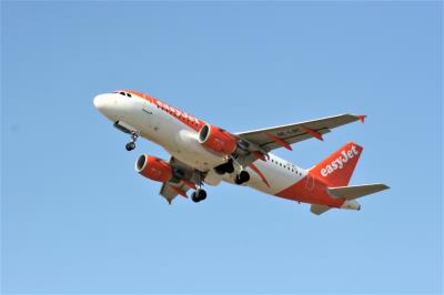 Photo of aircraft OE-LQC operated by easyJet Europe