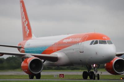 Photo of aircraft G-EZOA operated by easyJet