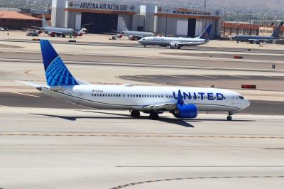Photo of aircraft N17550 operated by United Airlines
