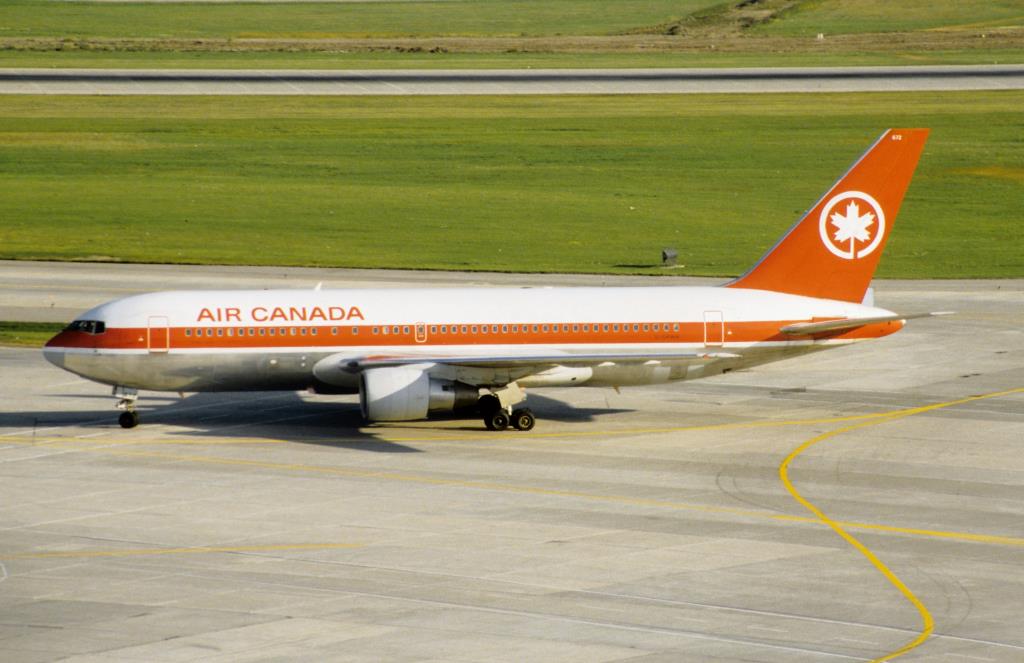 Photo of aircraft C-GPWB operated by Air Canada