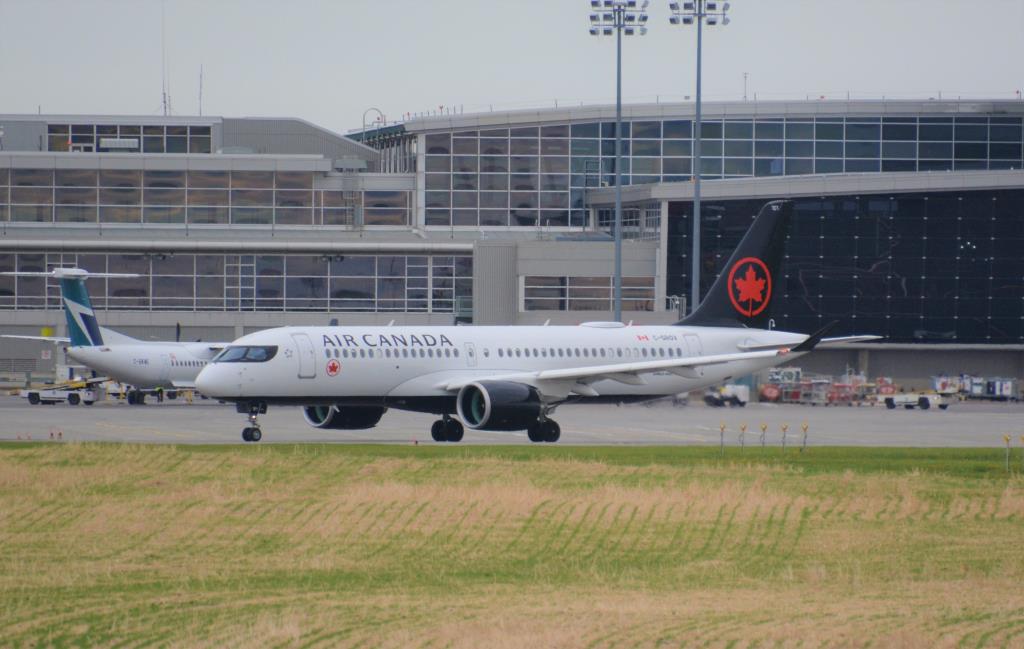 Photo of aircraft C-GROV operated by Air Canada