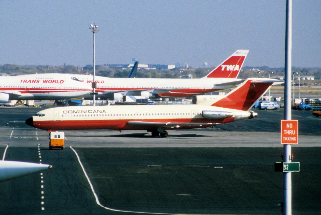 Photo of aircraft HI-452 operated by Dominicana