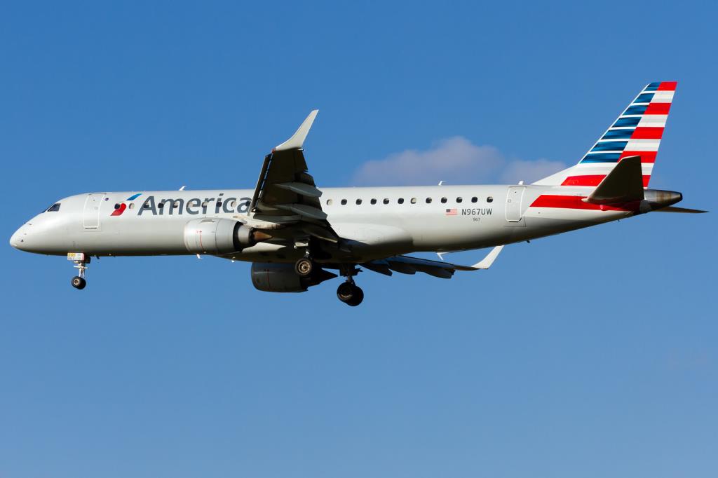 Photo of aircraft N967UW operated by American Airlines