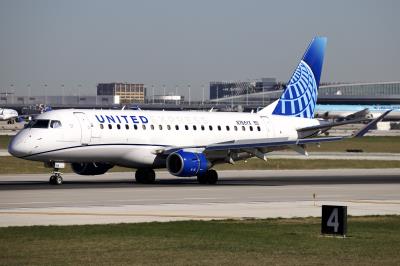 Photo of aircraft N766YX operated by United Express