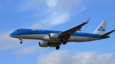 Image of aircraft registration PH-EZF - A ERJ-190-STD (ERJ-190-100) operated by KLM Cityhopper