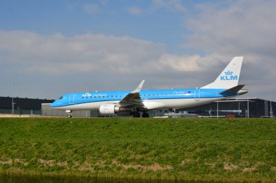 Photo of aircraft PH-EZH operated by KLM Cityhopper