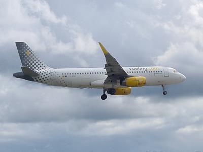 Photo of aircraft EC-MGE operated by Vueling