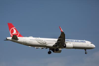 Photo of aircraft TC-LSH operated by Turkish Airlines