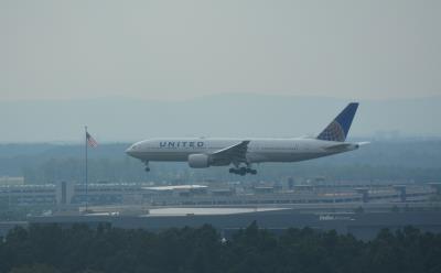 Photo of aircraft N222UA operated by United Airlines