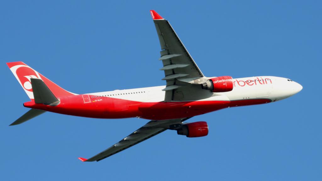 Photo of aircraft D-ALPI operated by Air Berlin