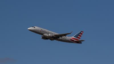 Photo of aircraft N772MR operated by American Eagle