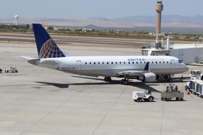 Photo of aircraft N82333 operated by United Express