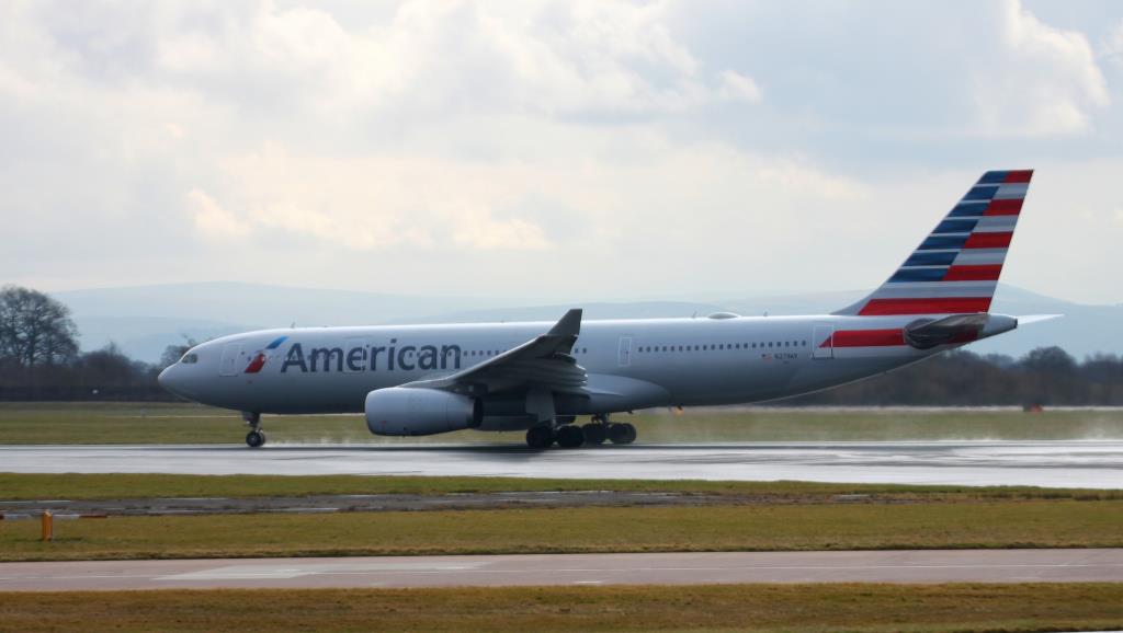 Photo of aircraft N279AY operated by American Airlines