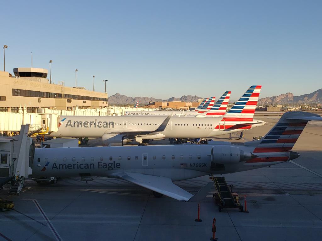 Photo of aircraft N766SK operated by United Express