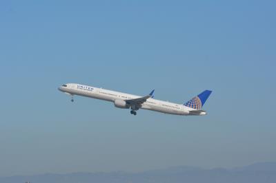 Photo of aircraft N75858 operated by United Airlines