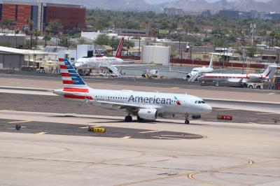 Photo of aircraft N770UW operated by American Airlines