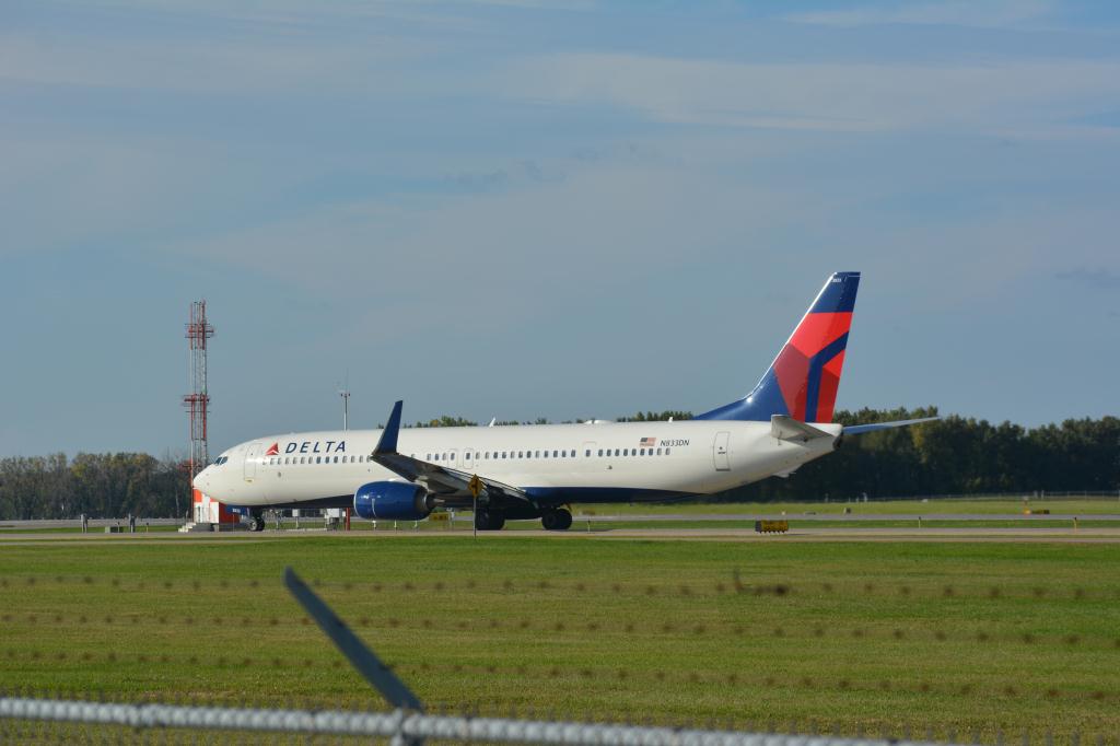 Photo of aircraft N833DN operated by Delta Air Lines