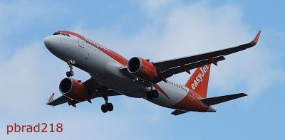 Photo of aircraft G-UZHZ operated by easyJet