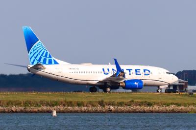 Photo of aircraft N14735 operated by United Airlines