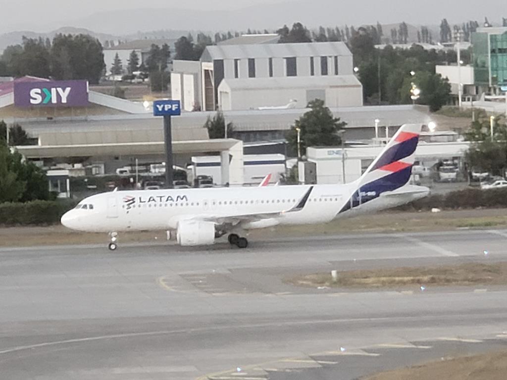 Photo of aircraft CC-BHD operated by LATAM Airlines Chile